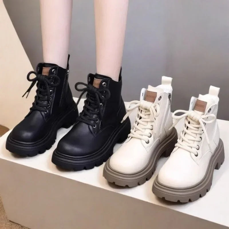 Bota Feminina Cano Curto Solado Grosso Antiderrapante (Promoção de Inverno 2025)