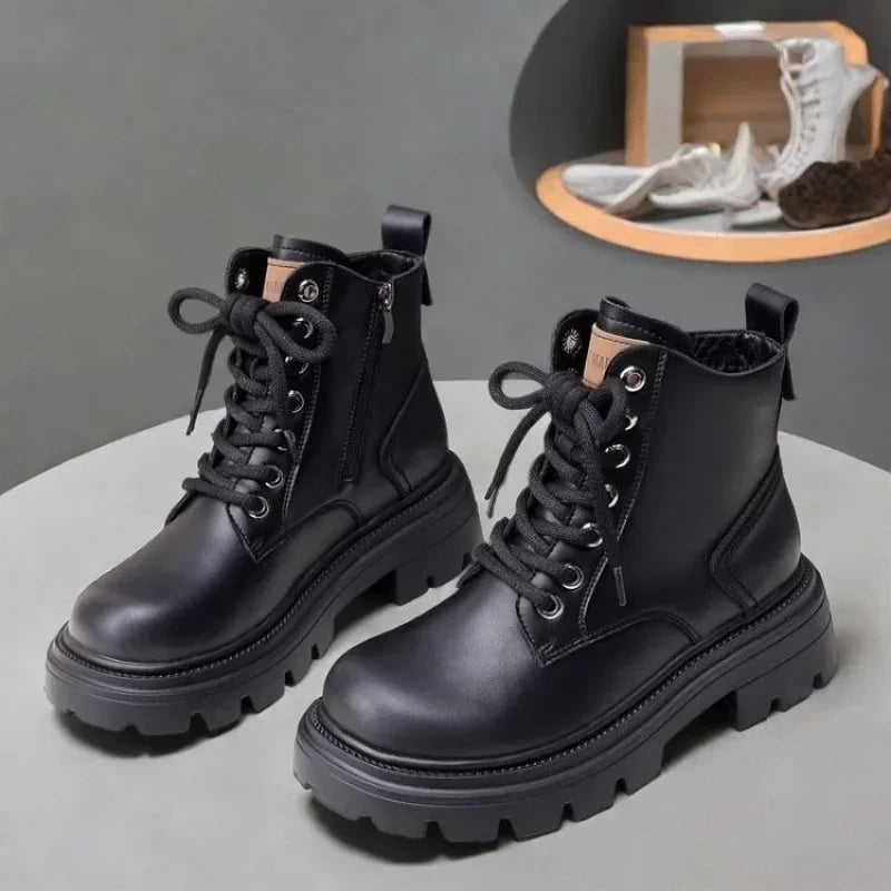 Bota Feminina Cano Curto Solado Grosso Antiderrapante (Promoção de Inverno 2025)